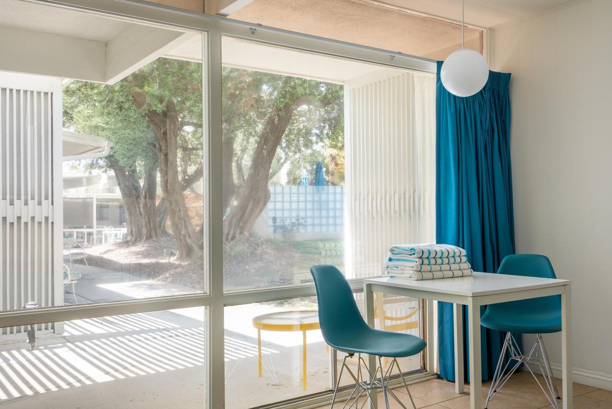 Monkey Tree Hotel By Avantstay Stylish Hotel In Palm Springs W Pool Extérieur photo