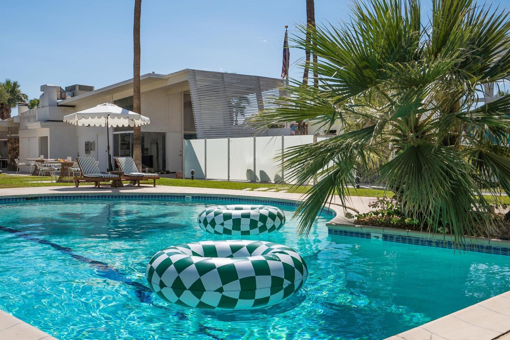 Monkey Tree Hotel By Avantstay Stylish Hotel In Palm Springs W Pool Extérieur photo